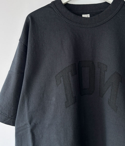 blurhms ROOTSTOCK/NOT-PRINCE 88/12 Print Tee WIDE (NightBlack×Black-PT)