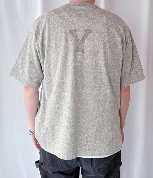 blurhms ROOTSTOCK/ALE-Y 88/12 Print Tee WIDE (HeatherGrey×Fade/Grey-PT)