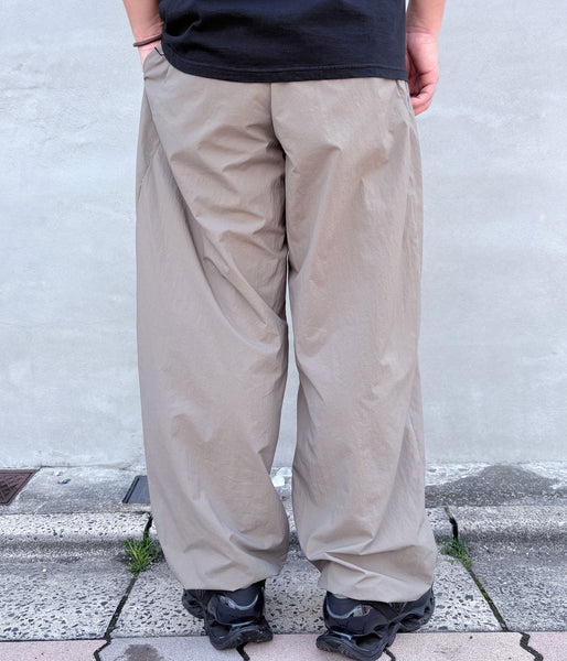 Goldwin/ADVANCED LIGHT WIDE EASY PANTS (SAND LAND)