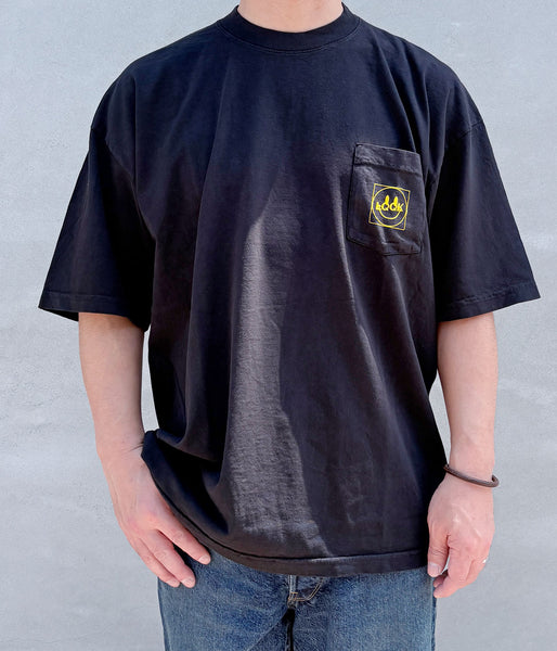 LQQK Studio/LQQK Smiley logo Pocket tee (BLACK)