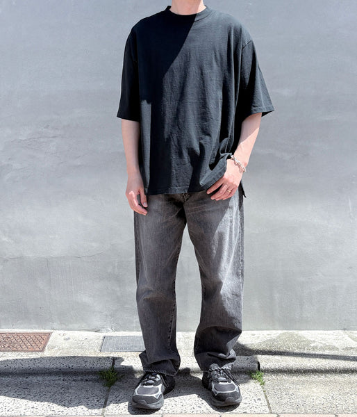 INTERIM/VINTAGE FADE BLACK  HYPER BIG T-SHIRT (SULFUR)