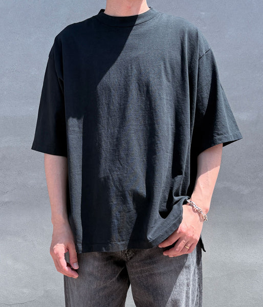 INTERIM/VINTAGE FADE BLACK  HYPER BIG T-SHIRT (SULFUR)