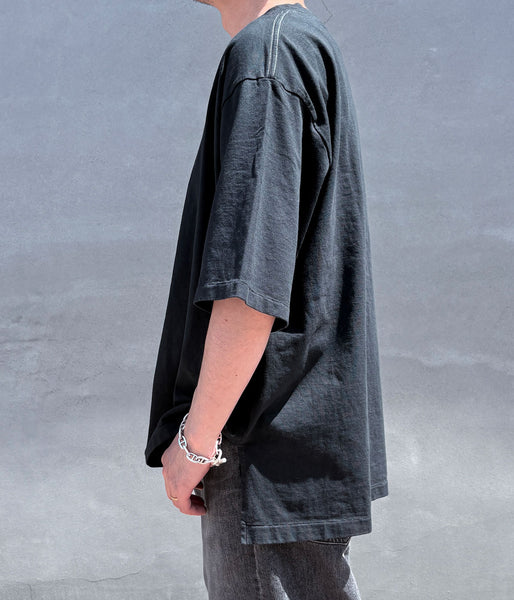 INTERIM/VINTAGE FADE BLACK  HYPER BIG T-SHIRT (SULFUR)