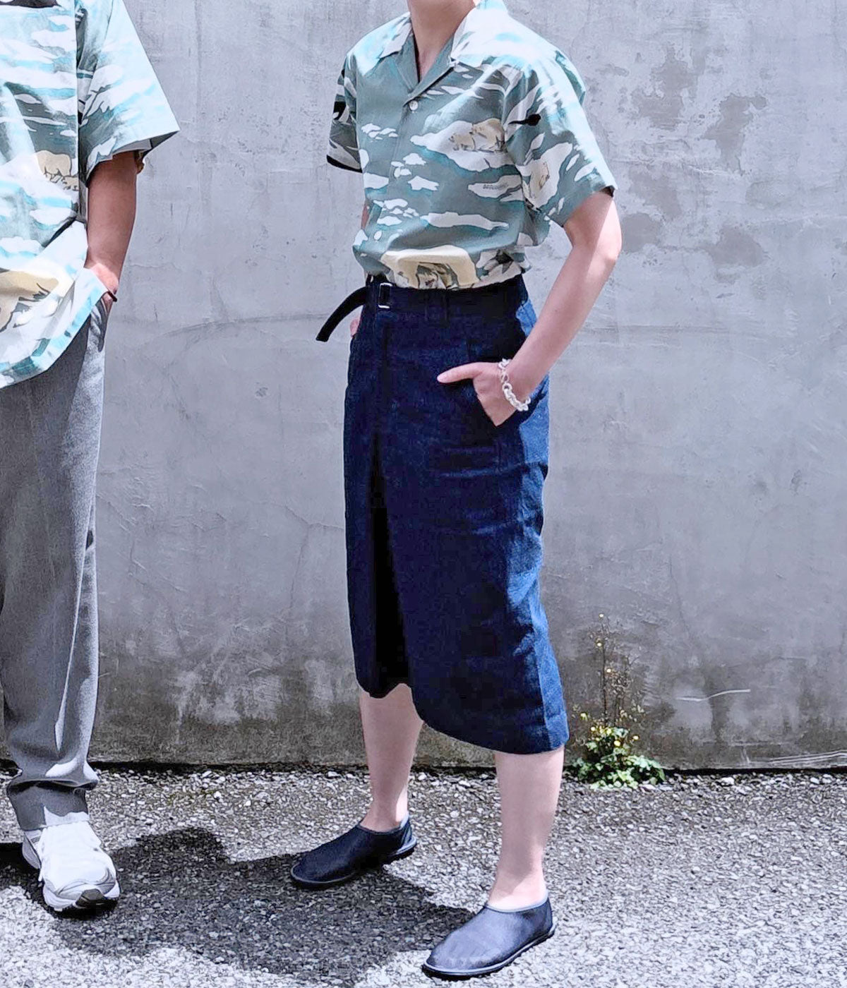 DESCENDANT/EDGD OPEN COLLAR TEXTILE SS SHIRT (GRAY)