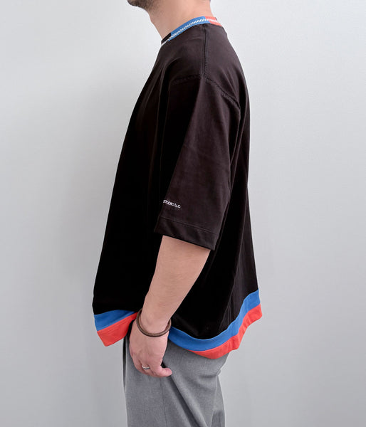 LQQK Studio/BORDER STITCH TEE (BLACK BLUE ORANGE)