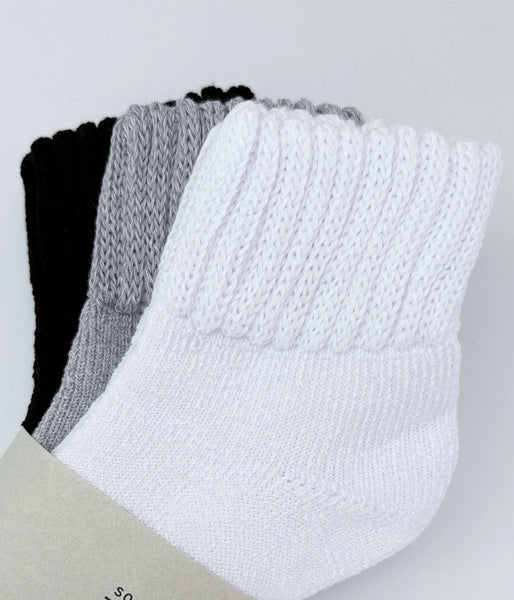 UNIVERSAL PRODUCTS./3P PILE SOCKS (WHITE/BLACK/GRAY)