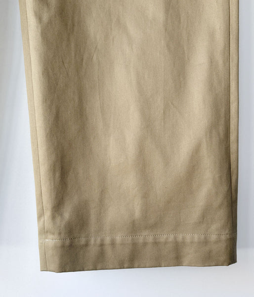 UNIVERSAL PRODUCTS./NO TUCK CHINO TROUSERS (CAMEL)