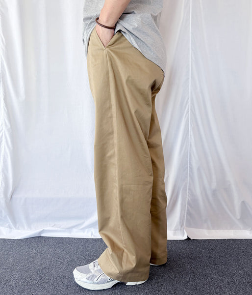 UNIVERSAL PRODUCTS./NO TUCK CHINO TROUSERS (CAMEL)