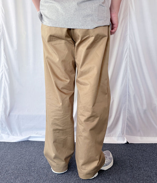 UNIVERSAL PRODUCTS./NO TUCK CHINO TROUSERS (CAMEL)