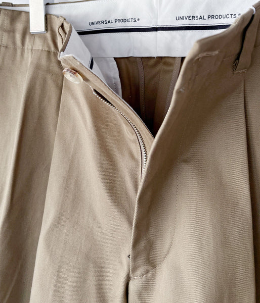 UNIVERSAL PRODUCTS./2TUCK WIDE CHINO TROUSERS (CAMEL)