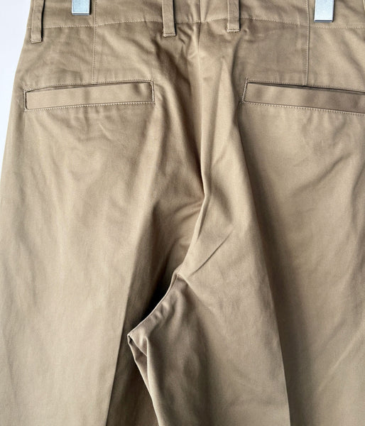 UNIVERSAL PRODUCTS./2TUCK WIDE CHINO TROUSERS (CAMEL)