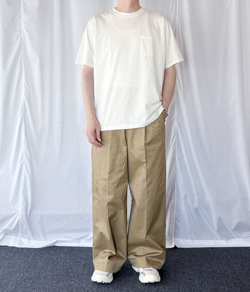 UNIVERSAL PRODUCTS./2TUCK WIDE CHINO TROUSERS (CAMEL)