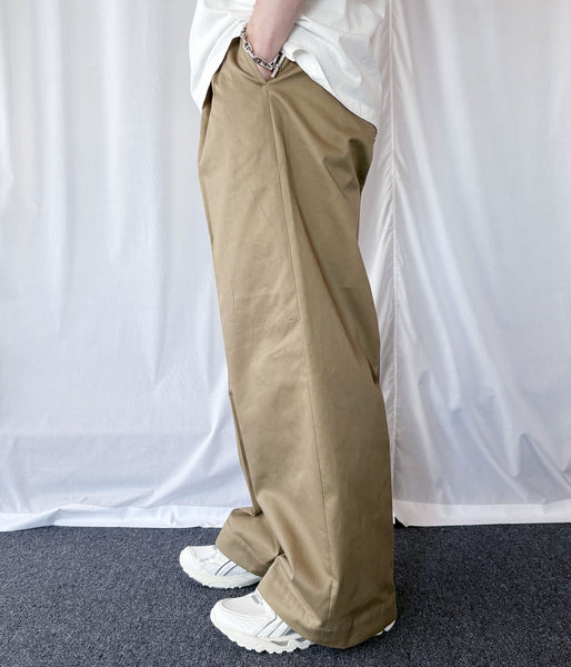 UNIVERSAL PRODUCTS./2TUCK WIDE CHINO TROUSERS (CAMEL)