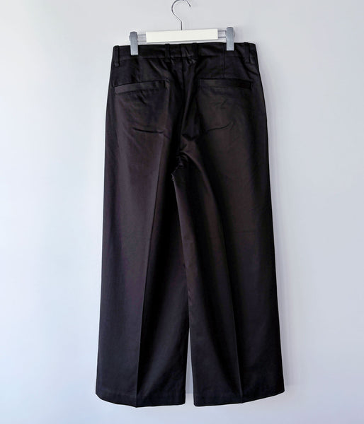 UNIVERSAL PRODUCTS./2TUCK WIDE CHINO TROUSERS (BLACK)