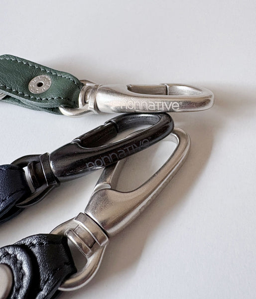 nonnative/WORKER KEY RING WITH LEATHER STRAP