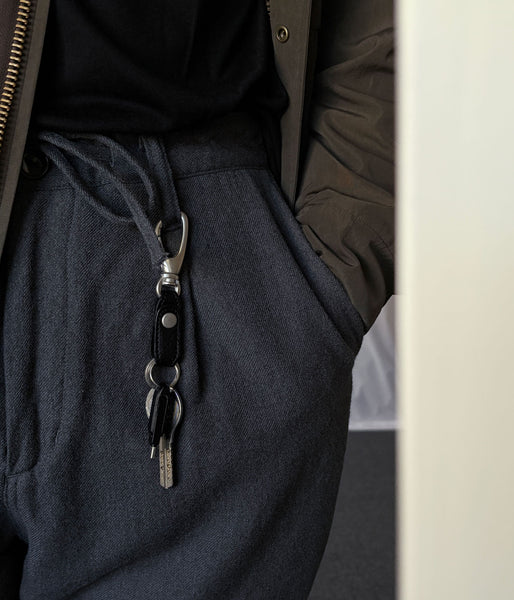 nonnative/WORKER KEY RING WITH LEATHER STRAP