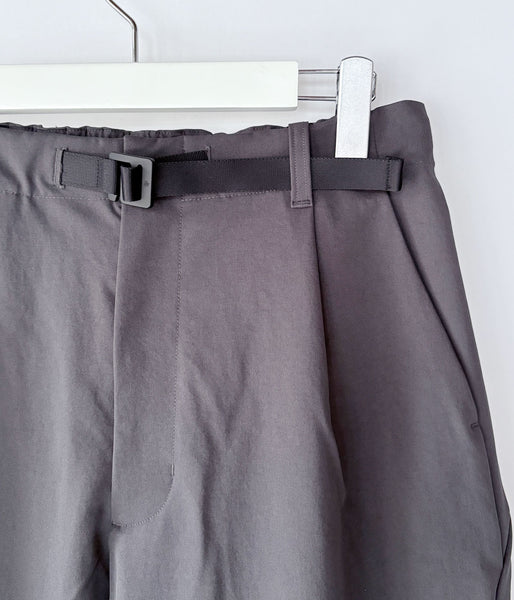 Goldwin/ONE TUCK TAPERED STRETCH PANTS (DEEP CHARCOAL)