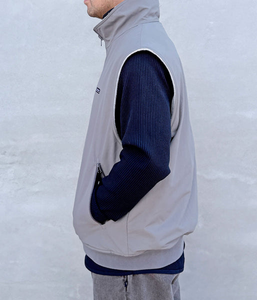 DESCENDANT/DAVID NYLON VEST (GRAY)