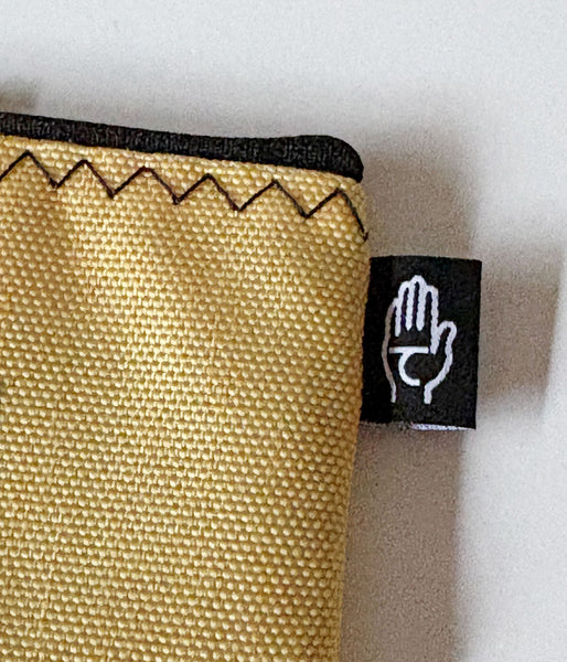 DESCENDANT/HANGG WIDE CARD CASE TAKES HANDS (YELLOW)
