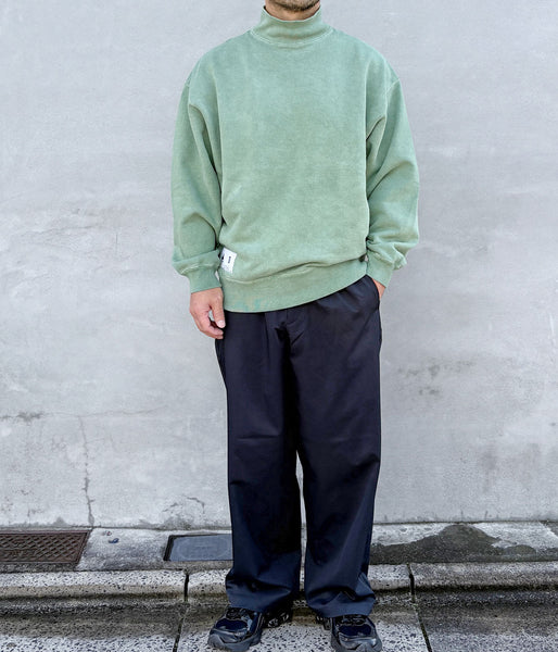 DESCENDANT/SPUR MOCK NECK PIGMENT DYE (GREEN)