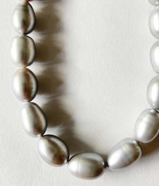 R.ALAGAN/GRAY CLASSIC PEARL NECKLACE