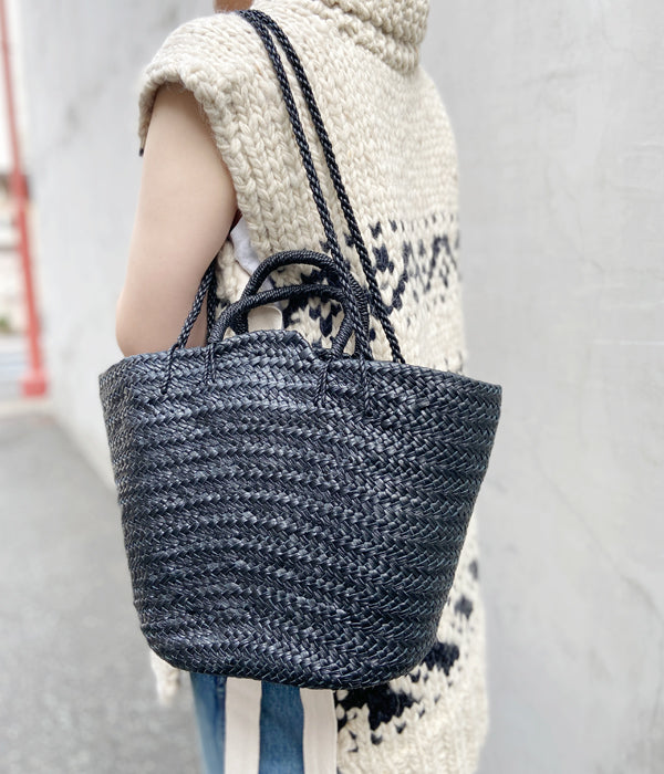 Aeta Basket M shoulder bag/blackレザーバスケット