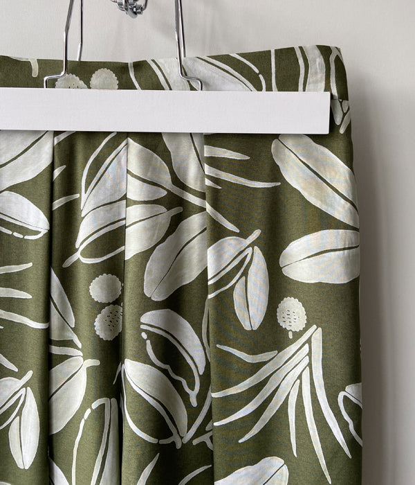 PHEENY/RAYON BOTANICAL PRINT GATHERED PANTS(KHAKI)