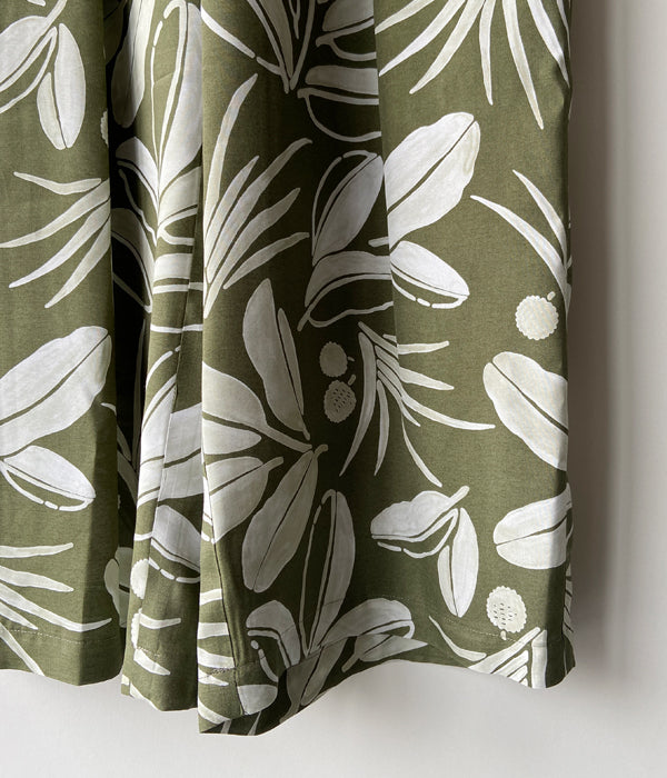 PHEENY/RAYON BOTANICAL PRINT GATHERED PANTS(KHAKI)