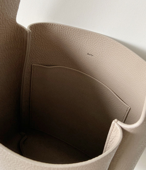 Aeta/PEBBLE GRAIN LEATHER SHOULDER S (GRAY BEIGE)
