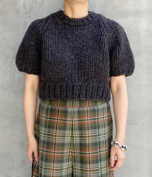 FUMIKA_UCHIDA/HAND KNITTED SHORT SLEEVE SWEATER(CHARCOAL)