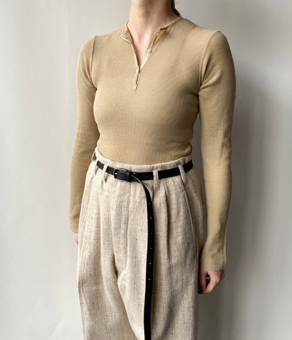 FUMIKA_UCHIDA/GAUZE WAFFLE HENLEY-NECK TOP (KHAKI)