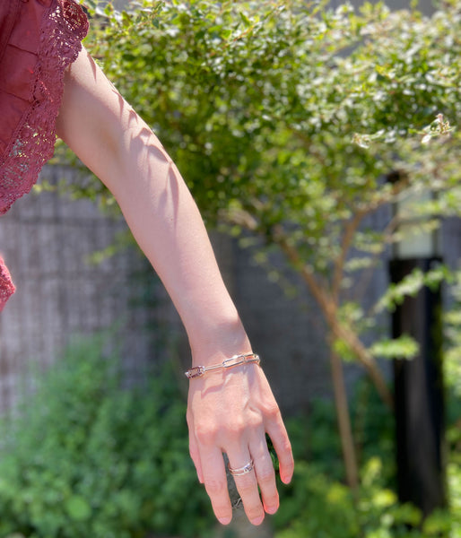 KINRADEN/EXHALING HER NECKLACE SMALL