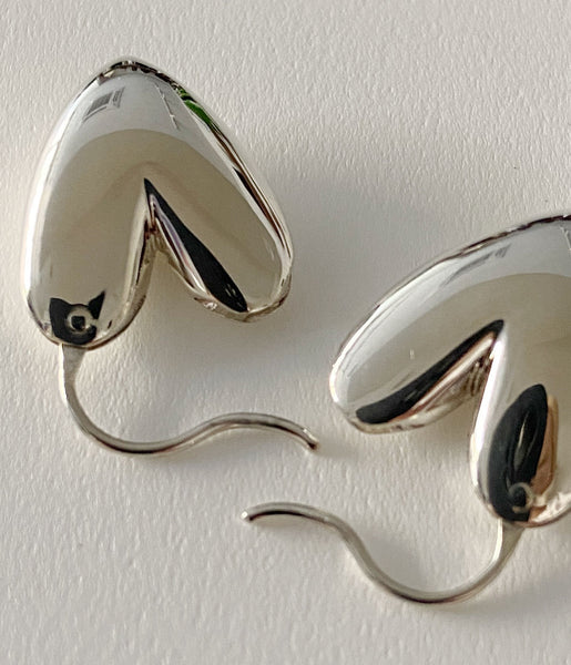 R.ALAGAN/TINY PUFFY HEART HOOPS
