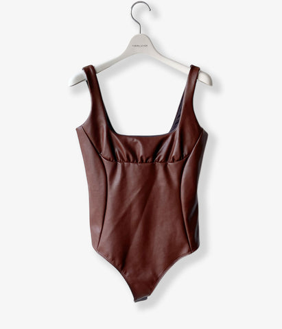 FUMIKA_UCHIDA/STRETCH VEGAN LEATHER BODYSUIT(MID BROWN)