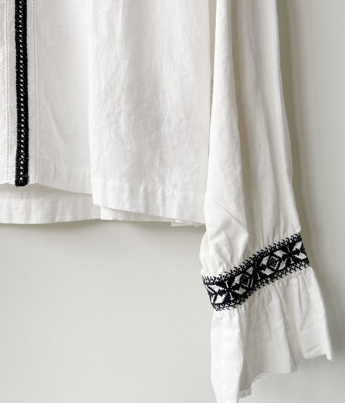 nowos/EMBROIDERD BLOUSE(WHITE)