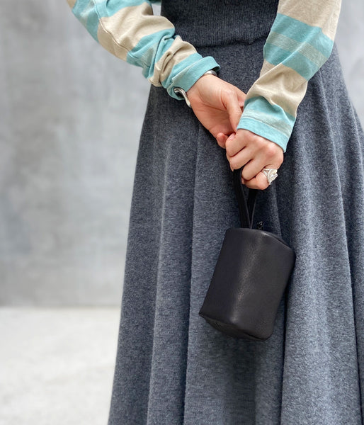 Aeta/SQUARE POUCH(BLACK)