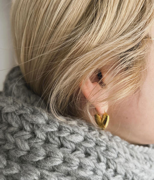 R.ALAGAN/TINY PUFFY HEART HOOPS