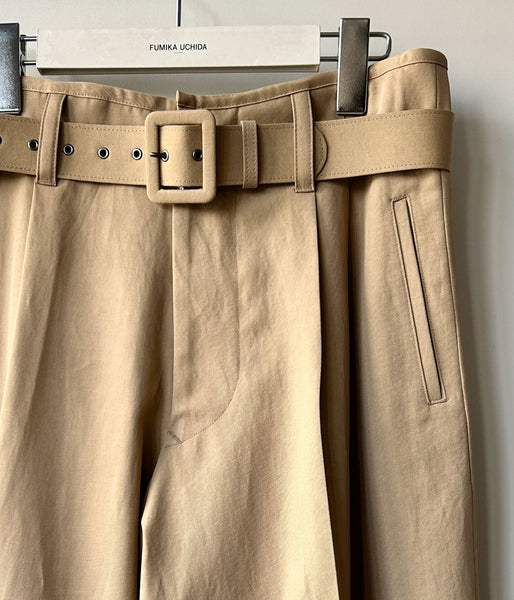 FUMIKA_UCHIDA/TWILL BELTED TROUSERS(KHAKIBEIGE)