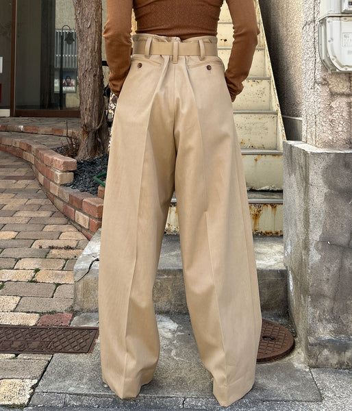 FUMIKA_UCHIDA/TWILL BELTED TROUSERS(KHAKIBEIGE)