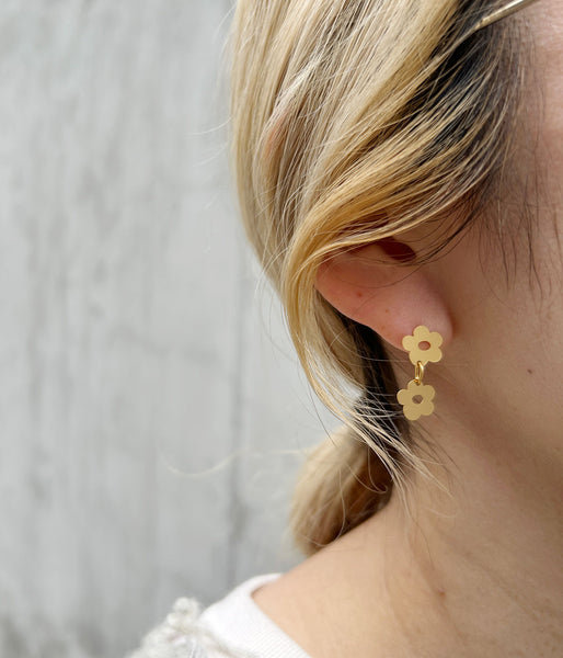 KEYHOLDER/FLOWER-ETCHED METAL EARRINGS 2P(GOLD)