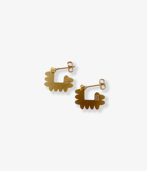 KEYHOLDER/SCALLOPE-ETCHED METAL EARRINGS(GOLD)
