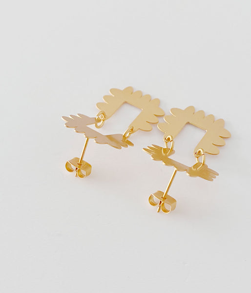 KEYHOLDER/SCALLOPE-ETCHED METAL EARRINGS(GOLD)