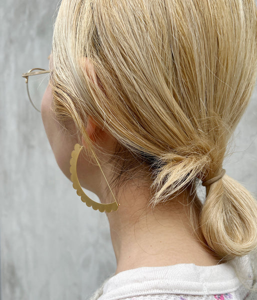 KEYHOLDER/SEMICIRCULAR-ETCHED METAL EARRINGS(GOLD)