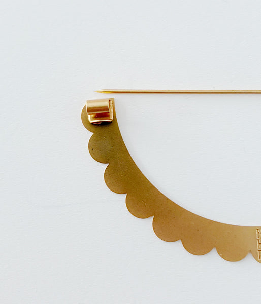 KEYHOLDER/SEMICIRCULAR-ETCHED METAL BROOCH(GOLD)