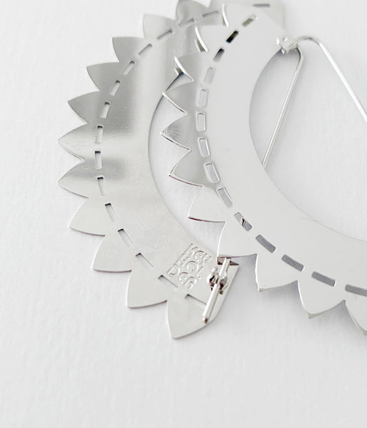 KEYHOLDER/JAG-ETCHED METAL EARRINGS(SILVER)