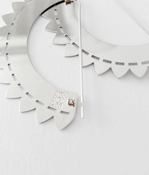 KEYHOLDER/JAG-ETCHED METAL EARRINGS(SILVER)