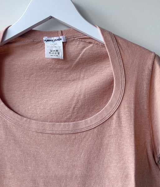 FUMIKA_UCHIDA/TRAPEZOID NECK T-SHIRT(CORAL)