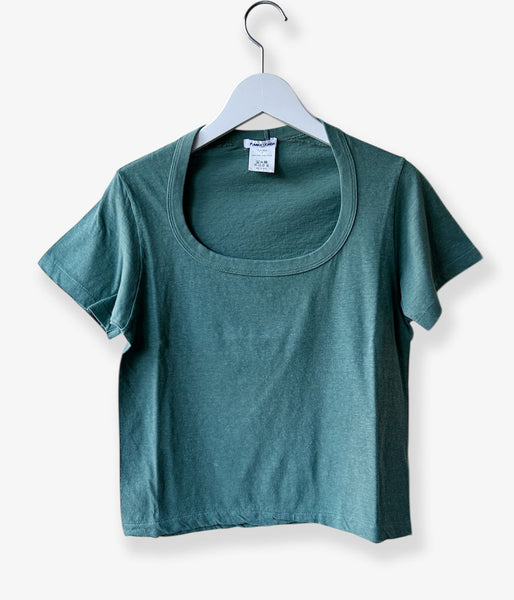 FUMIKA_UCHIDA/TRAPEZOID NECK T-SHIRT(SAGE)