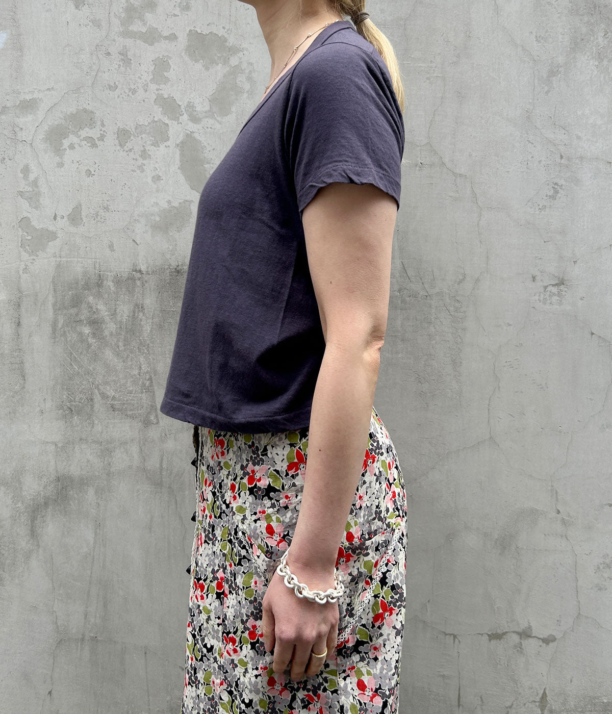 FUMIKA_UCHIDA/TRAPEZOID NECK T-SHIRT(NAVY)
