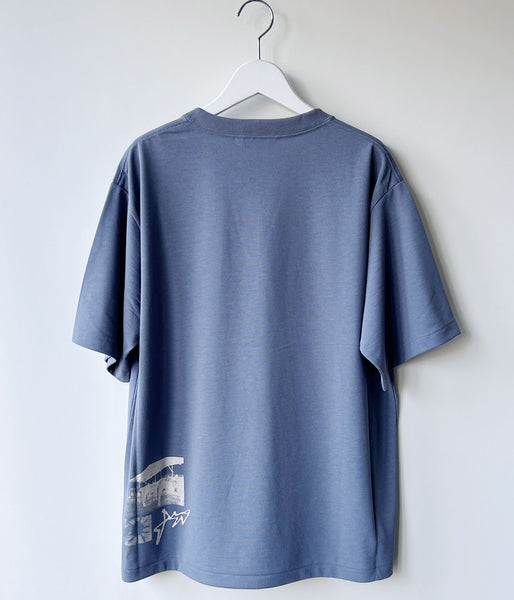 PHEENY/RECYCLED POLYESTER PHOTO S/S TEE(BLUE)